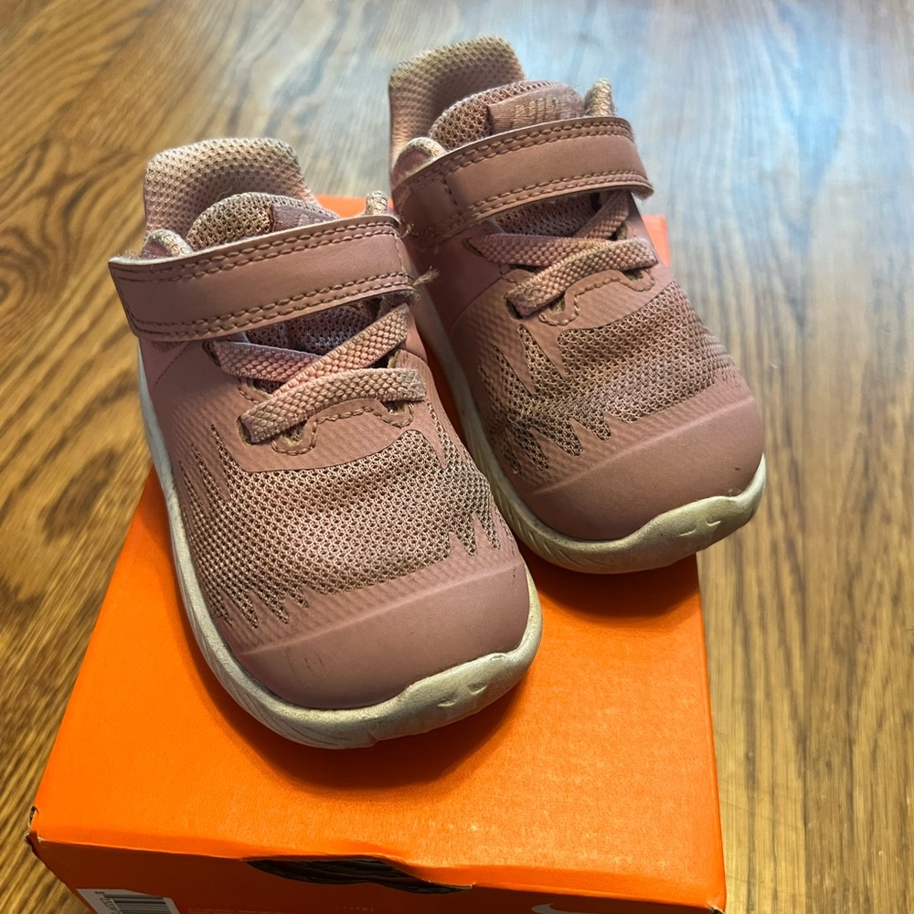 Nike star runner toddler girl pink sneakers. Size 4c